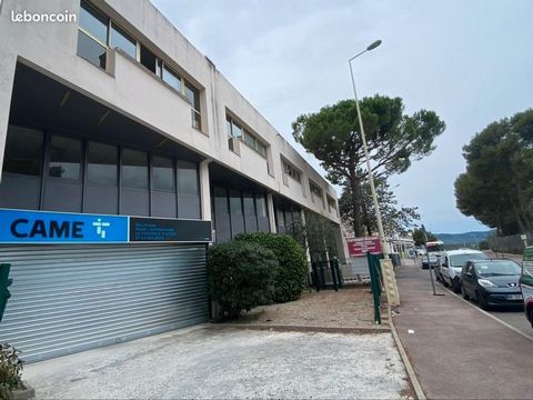 Bureaux lumineux et prêts à l’emploi
