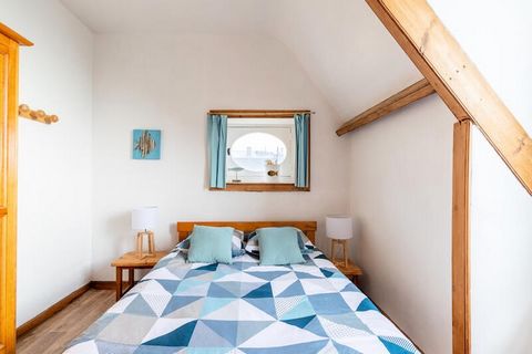 Dominant les eaux scintillantes de la plage de Val André, ce charmant appartement au cœur de Pléneuf-Val-André vous invite à découvrir le meilleur du charme côtier breton. Imaginez-vous vous réveiller au son des vagues et savourer votre café du matin...