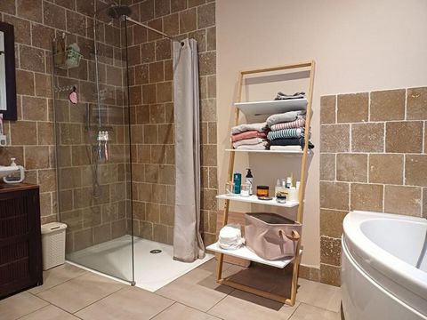 60170 RIBECOURT - 4 chambres - maison 128m² habitables - Studio 20m² - Jardin Et si vous trouviez enfin le compromis parfait entre confort, espace et tranquillité? Situé à seulement 5 min des commerces, des écoles, des médecins et de la rocade Noyon-...