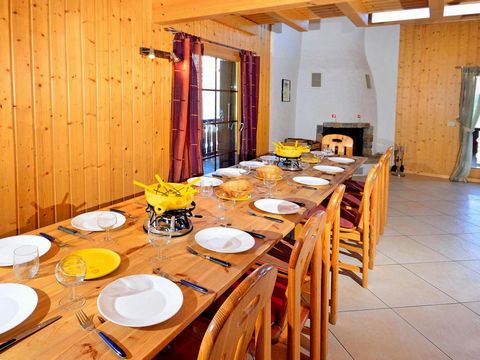 Outstanding, luxurious chalet with sauna, open log fire and internet. Very spacious, spreading the charme of a swiss mountain chalet. Bright and stylish living and eating room, with cosy chimney corner; you have an access to the huge panoramic terrac...