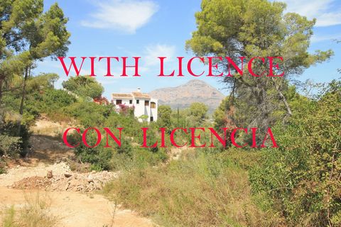 Located on the established urbanization 'El Rafalet' with modern infrastructure including LED street lights and pavements, this plot of over 1,100m has a project and license in place to start building immediately. With lovely open views across a vall...