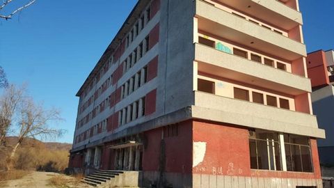Massive 5-storey building with an area of 3200 sq.m and a yard of 5140 sq.m in the town of Bracitovo, famous for its healing mineral springs. The building is suitable for a hotel, private clinic, hospice, nursing home or making different apartments. ...