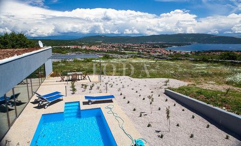Location: Primorsko-goranska županija, Krk, Krk. Located above the town of Krk, an energy independent house for sale with a phenomenal view of Krk, Punat, Goli otok ... On more than 30,000 m2 of land (in nature a young olive grove) and completely sou...