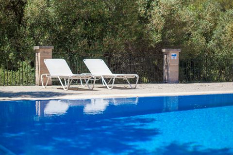 Apartment located in an old Majorcan property in Llevant Natural Park, Arta, with capacity for 3 or 4 people Disconnect from everyday life in this beautiful place surrounded by forests and countryside where you will take a dip in the shared chlorine ...