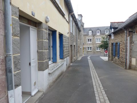 Yffiniac () is a commune in the Côtes-d'Armor department of Brittany in northwestern France. A city of 4,484 inhabitants stretching over a territory of 1,756 hectares, Yffiniac is located on the national road 12, as well as on the Paris-Brest railway...