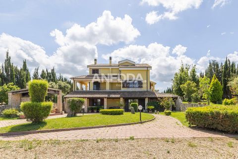 Olmedo, Loc. Santa Caterina We offer you this interesting villa located in a wonderful location, in the middle of typical Sardinian vegetation and at the same time just 10 minutes from the center of Alghero, 7 minutes from the airport and in a strate...