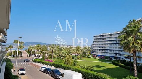 Amanda Properties offers you the Pointe Croisette area, just a few minutes' walk from the shops, beaches and Palais des Festivals, this delightful 36m2 flat, which has been completely refurbished. The flat comprises a hall, a fully-equipped kitchen o...