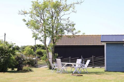 A very pleasant holiday home located in a small cottage area without a thoroughfare and with the sea within easy reach. The area is quiet and peaceful. The cottage is recently renovated inside and has a large plot. You are close to beach meadows and ...