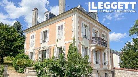 A22062EHO95 - At 95660 Champagne-sur-Oise, in a prime position with panoramic views, this stunning bourgeois house is conveniently located for the schools, shops, market and restaurants of nearby L’Isle-Adam. Built to a very high standard, the house ...