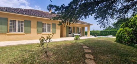 EXCLUSIVE TO BEAUX VILLAGES! Fabulous setting in a quiet area just a 20 minute walk to the thriving bastide town of Monpazier. Open plan living with travertine tiling throughout. Spacious living dining room with plenty of natural light. Fully fitted ...