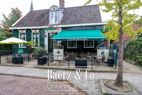 Dorpsstraat 24 à Landsmeer UNE OCCASION UNIQUE SE PRÉSENTE! Appelez maintenant pour prendre rendez-vous ou pour demander la brochure de cette maison jumelée avec jardin profond sur un endroit super agréable, sur l’eau libre de 'De Breek'! Y compris l...