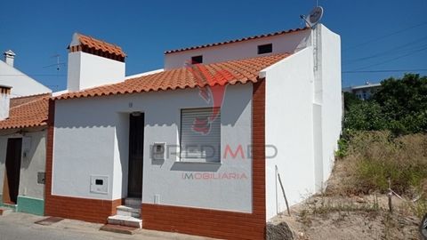 House in the village of Vale das Mós, Abrantes. Features: - Two bedrooms - Bathroom -Kitchen -Living room - Large attic - Annex consisting of kitchen - Backyard with direct access by the back street, several fruit trees Book your visit now, do not mi...
