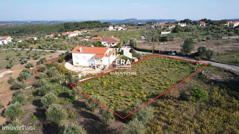 Land with about 1377 m2 with construction area with well. Well located in Fontainhas da Serra with a distance of 5 km from Fatima and 10 from Ourém, quiet area seen mountains and with light slope. Excellent opportunity to build the villa of your drea...