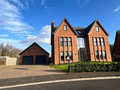 A stunning three storey, six bedroom executive detached home with double detached garage. Built by Dere Street Home to the much sought after house type 'Stag'. A stunning feature of this property is the expansive glass which allows natural light to f...