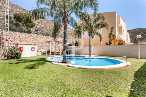 HOUSE FOR SALE WITH TERRACE AND POOL Semi-detached villa of 126 m2 in the area of Faro de Cullera with 106 m2 of terraces. Located in a quiet area close to the beach, this bright and spacious property has a ground floor with a living-dining room with...
