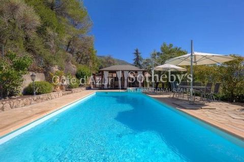 Luxurious single-storey Provencal villa, of 189 sq.m of living space on a plot of 5800 m², in a secure area of Saint Martin de Peille. This character house is composed of a large living room with fireplace, a large kitchen, 3 En-suite bedrooms. Outsi...