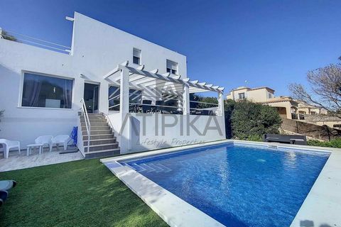 In the exclusive residential area of Cala Llonga, just a 5-minute drive from Mahón and all amenities, stands this modern recently-built villa. The property sits on a generous plot of 525m2, with an impressive construction of 135m2 spread over two flo...
