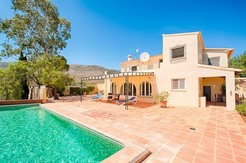 ✓Elegant country villa in Benissa with unique sea and mountain views, guest house and private pool. Beautiful garden and large terraces on each floor. On the ground floor there is a room that can be used as a bedroom or office and the kitchen adjacen...