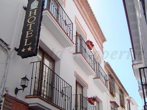 Hotel situado en una zona tranquila del maravilloso pueblo blanco de Torrox a tan solo dos minutos de la plaza principal y de los servicios públicos. Se encuentra a 10 minutos de la costa y a 40 km del aeropuerto de Málaga. Esta propiedad de estilo á...