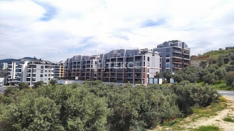 Apartments Close to the Sea in a Complex with Indoor and Outdoor Pools in Bursa The luxury and ready-to-move apartments are located in a complex in the peaceful Altintas neighborhood of Mudanya, close to the sea. The modern project consists of two ph...