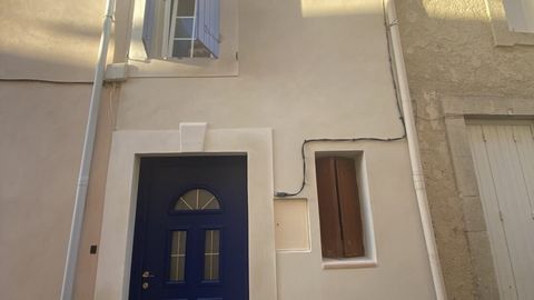 Village with with all shops, cafes and restaurants, schools, 15 minutes from Beziers, 10 minutes from the Orb river, 20 minutes from the beach and 10 minutes from the Canal du Midi. Very pretty village house with 75 m2 of living space including 2/3 b...