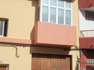 Local or industrial warehouse, in the area of Las Huesas in Telde, General Aranda street of 177m2, located at street level, is all diaphanous and very well located, is at street level and is in perfect condition The costs of the sale are not included...