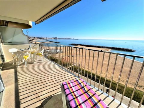 Apartment located on the seafront, state of origin (1980), fourth floor with elevator, parking space located in the same building, access with elevator from the parking space to the apartment. It has 97m² built, of which 73'25m² are useful, distribut...