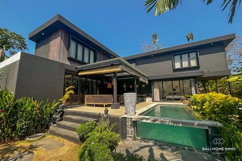 -   This stunning villa located in the heart of Uluwatu is surrounded by numerous amenities and is only 400 meters from the beautiful Bingin Beach, offering an idyllic retreat and convenience. The property spans across a generous 5 are of land and fe...