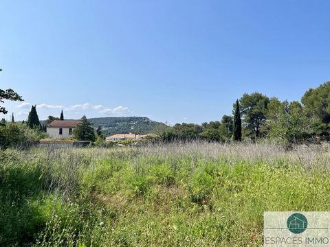 The agency Espaces Immo offers you this magnificent land to build free builder. With a surface of 1314 m2, with a footprint of 10% realized the villa of your dreams in a quiet and very sought after area in the town of Ventabren. Viability nearby. Eve...