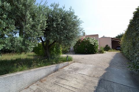 Beautiful House of the 2000s in a privileged area of Caromb, quiet and not overlooked, in a dominant position on a plot of about 1050m2, planted with Mediterranean species The interior is composed, partly day, of a large living dining room, with acce...