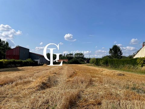 Your GL Concept agency presents this building plot in the quiet countryside of Lillers. Its surface area of approximately 11,000m2 offers multiple possibilities for your projects. For more information, contact us at ... or ... and meet us at 8 Place ...