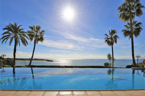 Located in Estepona. This comfortable, fully renovated and contemporary ground floor apartment is located in one of the most sought after, immaculately maintained apartment complexes in Estepona, right by Bahia del Cristo beach. It is presented in a ...