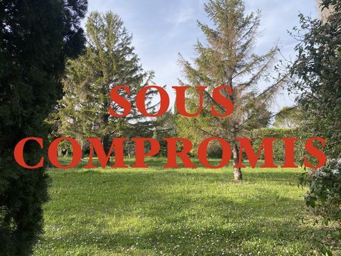 Located in the center of the village of Sérignan-du-Comtat, rare for sale, building land of more than 1,200 m2 serviced. He is just waiting for your project and your house ideas to be finalized with the imposed builder. Network: Real Estate Group you...