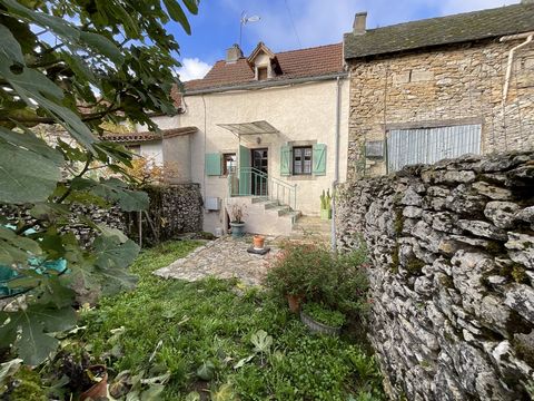 In St Jean de Laur, 10' from amenities (schools, college, health services and shops), here is a completely charming village house with very comfortable living spaces, like this beautiful kitchen/room to eat. In addition, you will find all the functio...