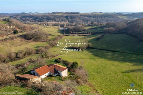 20 minutes from Agen, old farm on 18 hectares. At the end of a private road, come and discover this magnificent place with a breathtaking view. Here you find the main house of about 150 m2 on two levels to renovate, with its large terrace and its att...