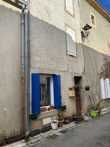 In the commune of Trausse Minervois Small house of 49m2 of living space including hall, a living room open to kitchen, office and beautiful bedroom, possibility of converting a large bedroom in the attic. Please note that the house is currently rente...