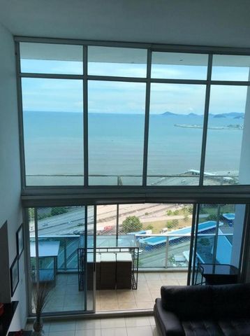 Coco Del Mar Heights Doświadczenie życia! Ciesz się spektakularnym widokiem na ocean z tego spektakularnego dwupoziomowego apartamentu w Coco Del Mar. Ta oszałamiająca nieruchomość łączy w sobie luksus, wygodę i doskonałą lokalizację, aby zapewnić ni...