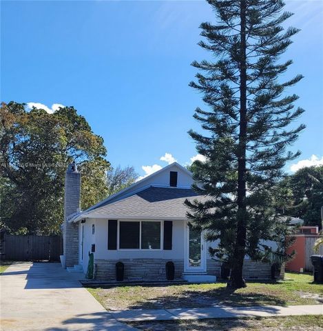 Beautiful renovated single-family home with a huge 8,000+ SF backyard. This beautiful house is divided into two units. Excellent opportunity as a first home and another extra income unit to pay your mortgage or excellent for investors who wants to ma...