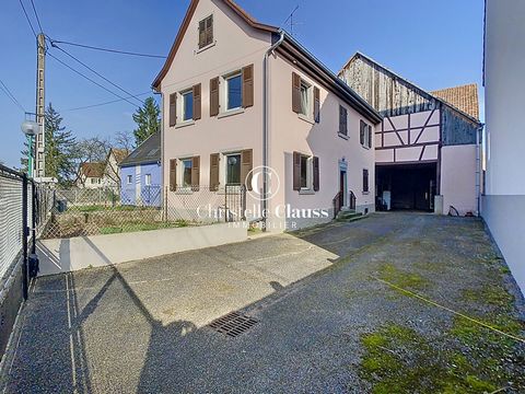 We offer for sale this village house offering 133 m2 of living space on two levels. The house consists of an entrance hall, a living room with fireplace, an independent kitchen, a bathroom and a bedroom. Upstairs, a large hallway and 3 additional bed...