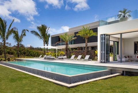 Gadait International invites you to discover, This magnificent 5 bedroom en-suite property, with a surface area of 726 m2, built on 3 levels, is an elegant and very contemporary house. This is a peaceful environment where the shades of blue of the sk...