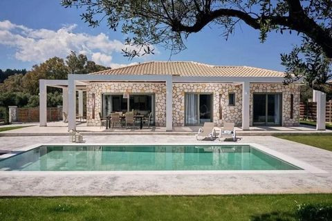 Do you dream of living in a luxury villa, fully furnished, by the sea, on an island paradise? Look no further, we've found the perfect property for you! Located in the protected area of Gerakas, in Vasilikos, this villa is part of an exclusive privat...