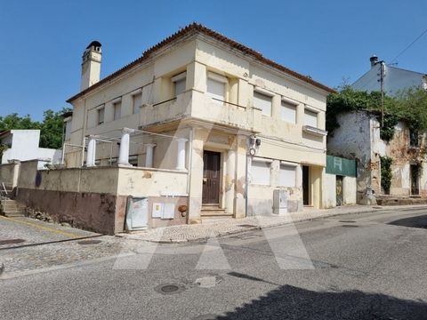 Mixed property composed of 5 articles (of which three are housing, an agricultural land and an industrial one), located in Alcobaça by the river. Property 5 minutes walk from the center and the Monastery of Alcobaça, we find various types of services...