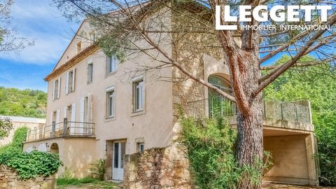 A27382CLE34 - Discover this charming 20th century Maison de Maître, offering generous space and unique conversion opportunities, with terrace, garden and garage. Fully fenced and equipped with an electric gate.Ideally located on the outskirts of a sm...