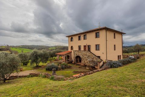 In the idyllic Tuscan Maremma, just a few kilometers from Grosseto, you will find a beautiful agriturismo. The property consists of an impressive area of 21 hectares, which is planted with olive trees, farmland, woodland, a garden and valuable vineya...