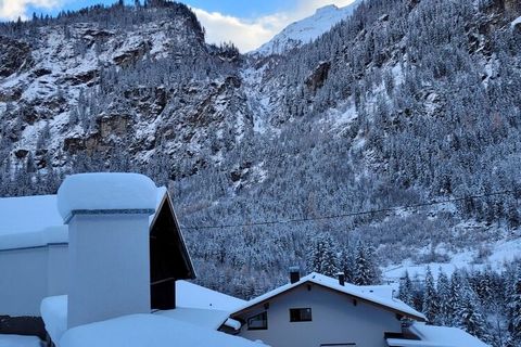 With its location, the bright holiday apartment in the Pitztal offers the perfect starting point for mountain enthusiasts, even the almost 50m2 can fully convince. There is a fully equipped, open kitchen with a cooking island and state-of-the-art app...