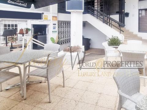 Luxury World Properties is pleased to offer a commercial property located in the heart of San Eugenio Bajo. Currently, it is rented out and used as a café. It features an interior area of 42 m2, divided into a dining area, a bar, a kitchen, a storage...