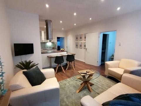 We invite you to stay in our fully equipped and completely modernised flat. We have everything you need to make your stay a pleasant experience. Modern & fully equipped kitchen, cosy beds, TV, use of the garden, and much more. After extensive and lov...