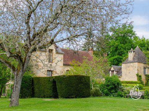 A few minutes from the historic centre of Sarlat, this resplendent Manor, its outbuildings and its 1.5 ha park garden will appeal to people looking for a family property or those who want to develop a tourist activity. Le Manoir offers a large living...