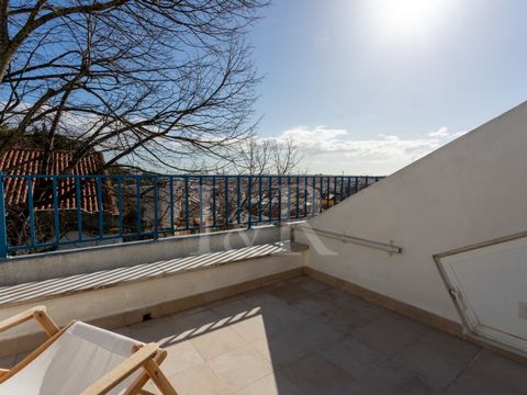 3-bedroom duplex apartment for rent in Arroios, fully furnished, with stunning panoramic views over the city of Lisbon, from São Jorge Castle, the Graça viewpoint to Christ the King, on the south bank of the River Tagus. Set in a building with an ele...