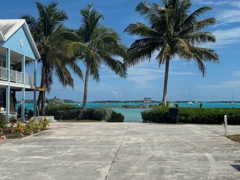 Uninterrupted views of the Ocean, this spacious living-one-bedroom, kitchenette and full bathroom with shower and tub.Ceramic floor tiles, mini-split air conditioner, ceiling fans, flat screen TV, telephone (internet also available). Located just 1 m...